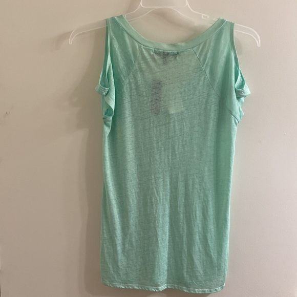 Derek ❤️ heart Ladies short sleeve open cut out shoulder top; size: Medium - Picture 4 of 4